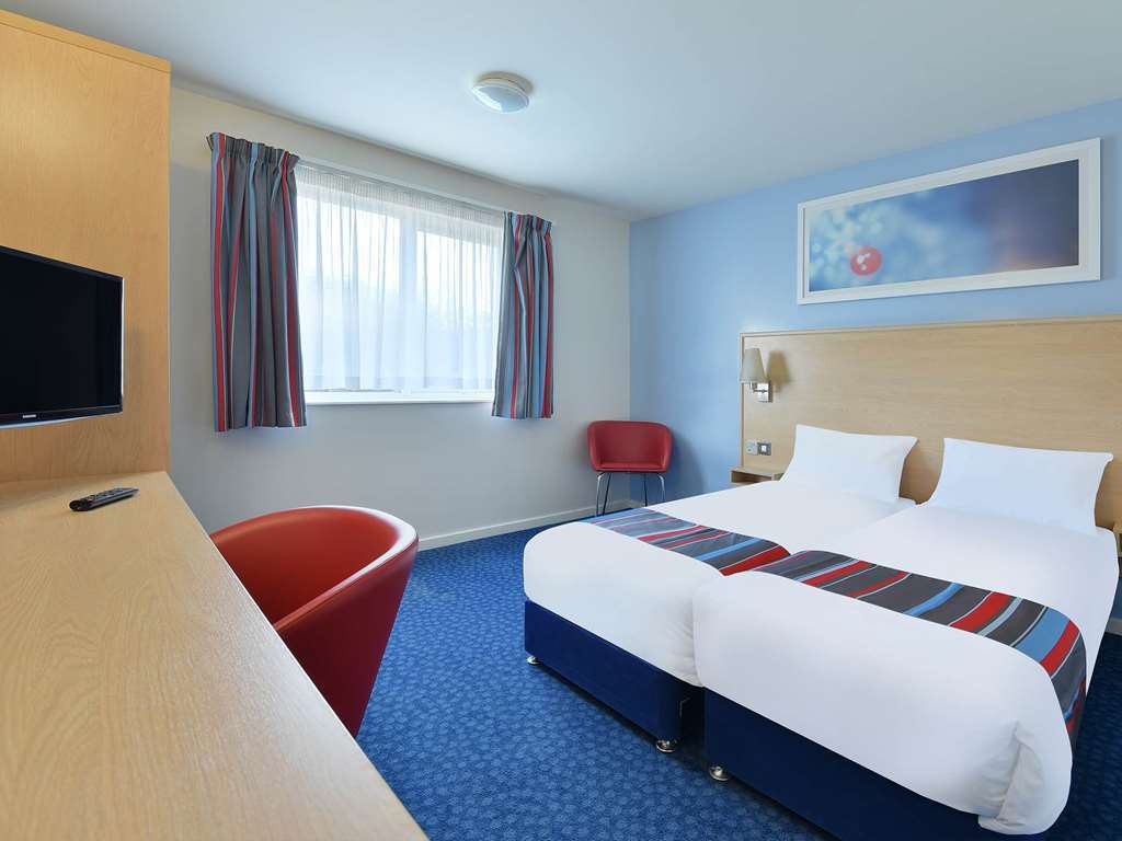 Travelodge Cheltenham Room photo
